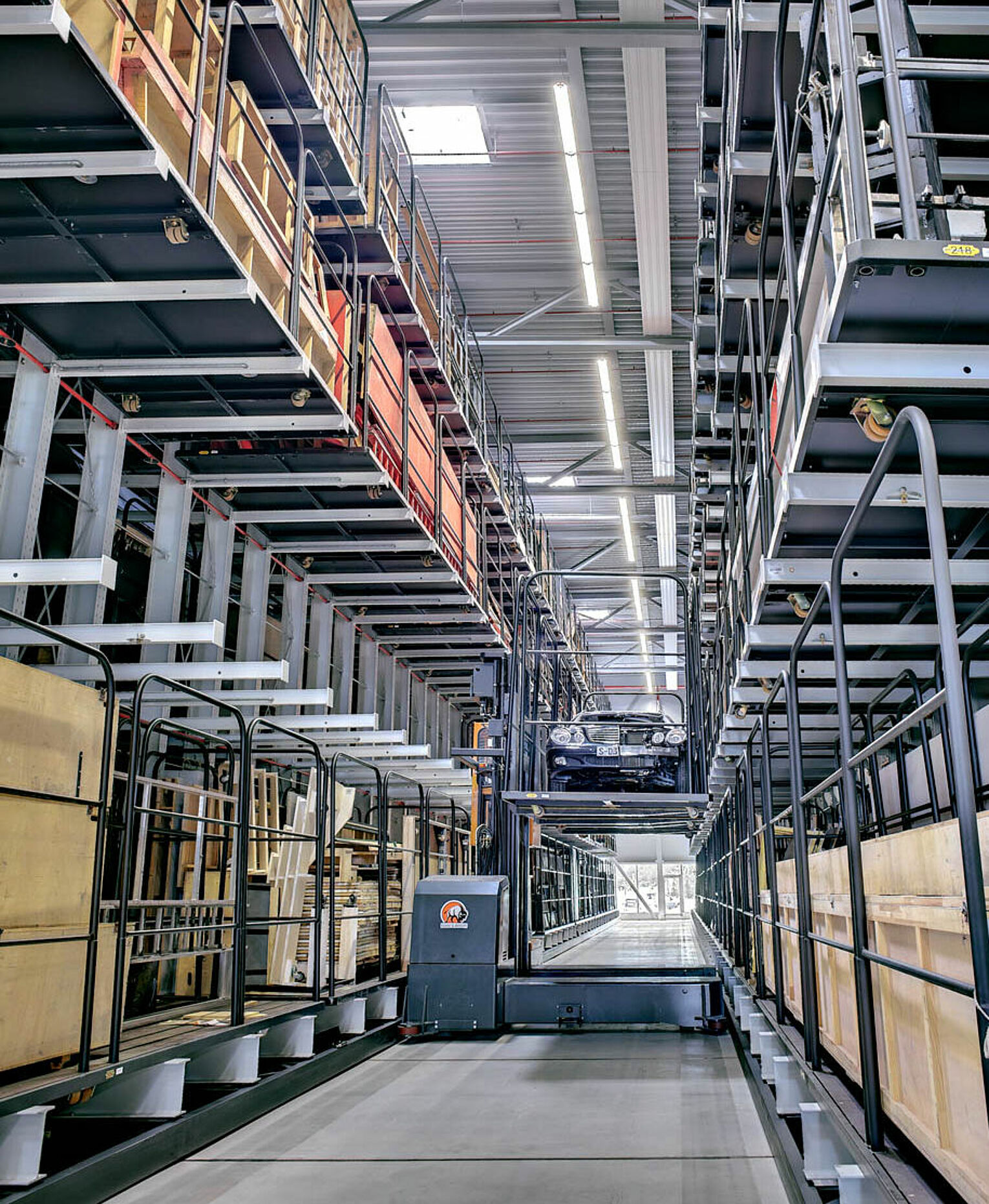 [Translate "Niederlande"] Mobile cantilever racking