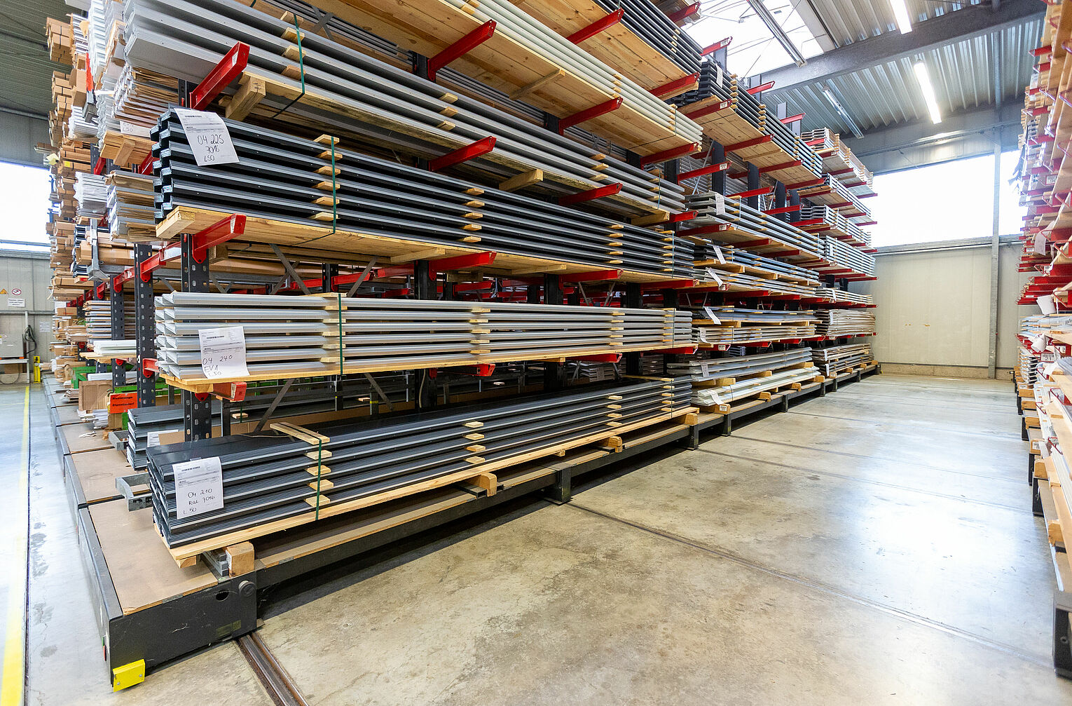 [Translate "Niederlande"] Mobile cantilever racking