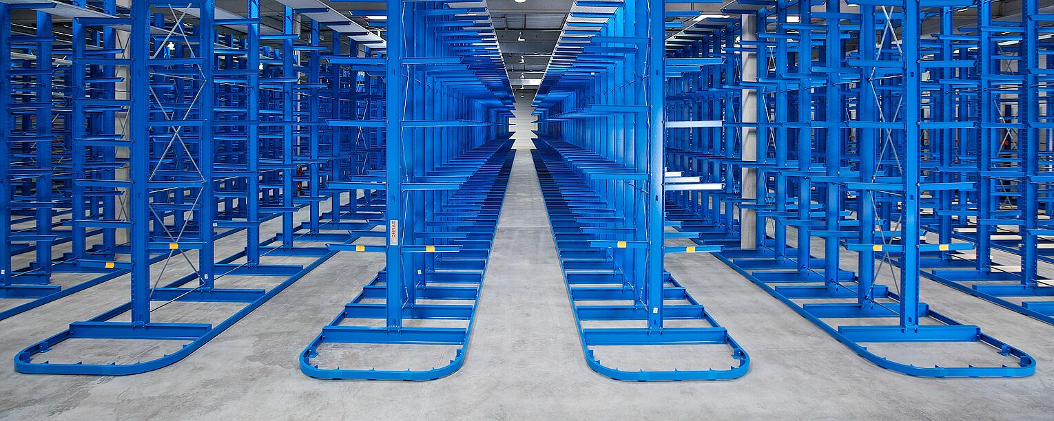 [Translate "Niederlande"] Cantilever racking for narrow aisle