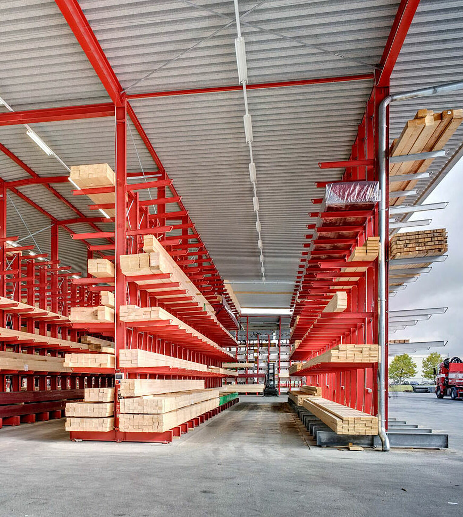 [Translate "Niederlande"] Rack-clad warehouse Cantilever racking