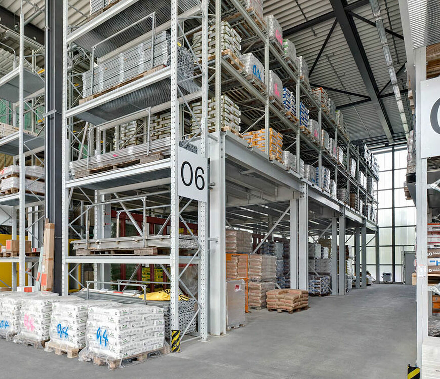 [Translate "Niederlande"] Cantilever racking Multi-tier storage