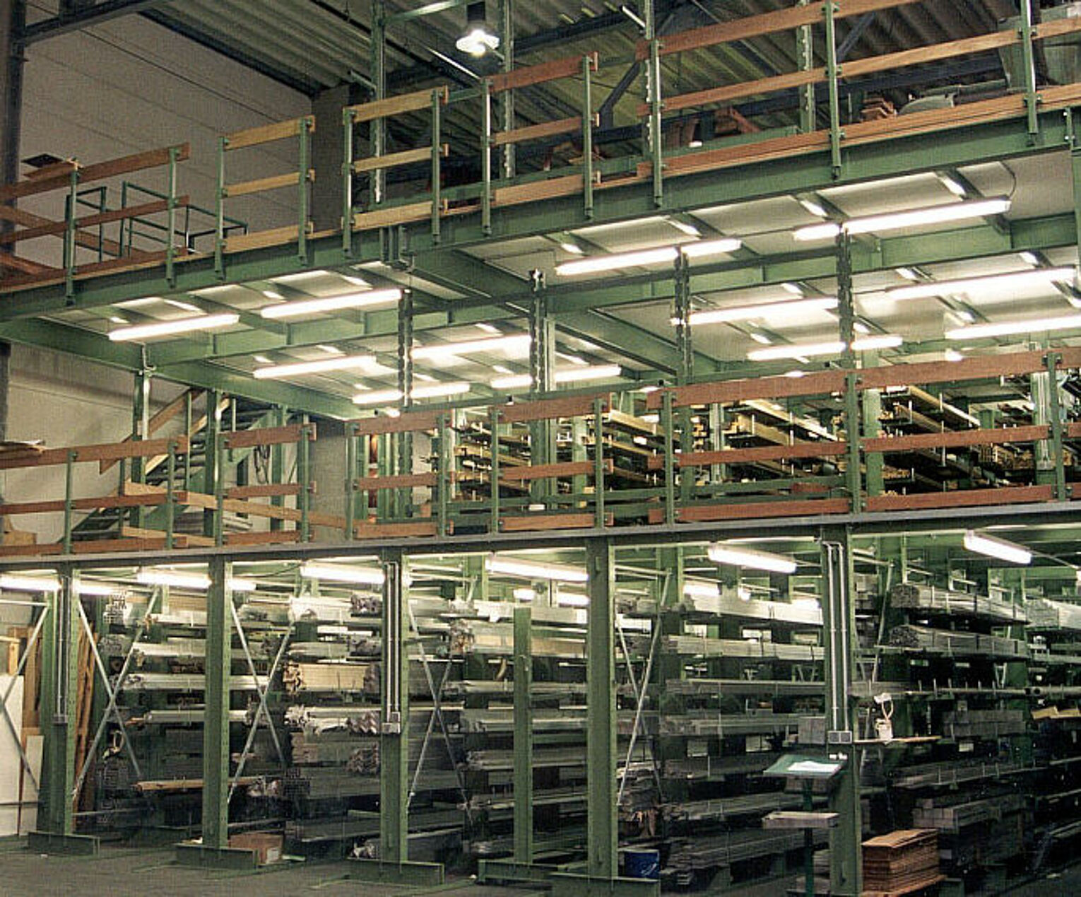 [Translate "Niederlande"] Cantilever racking Multi-tier storage