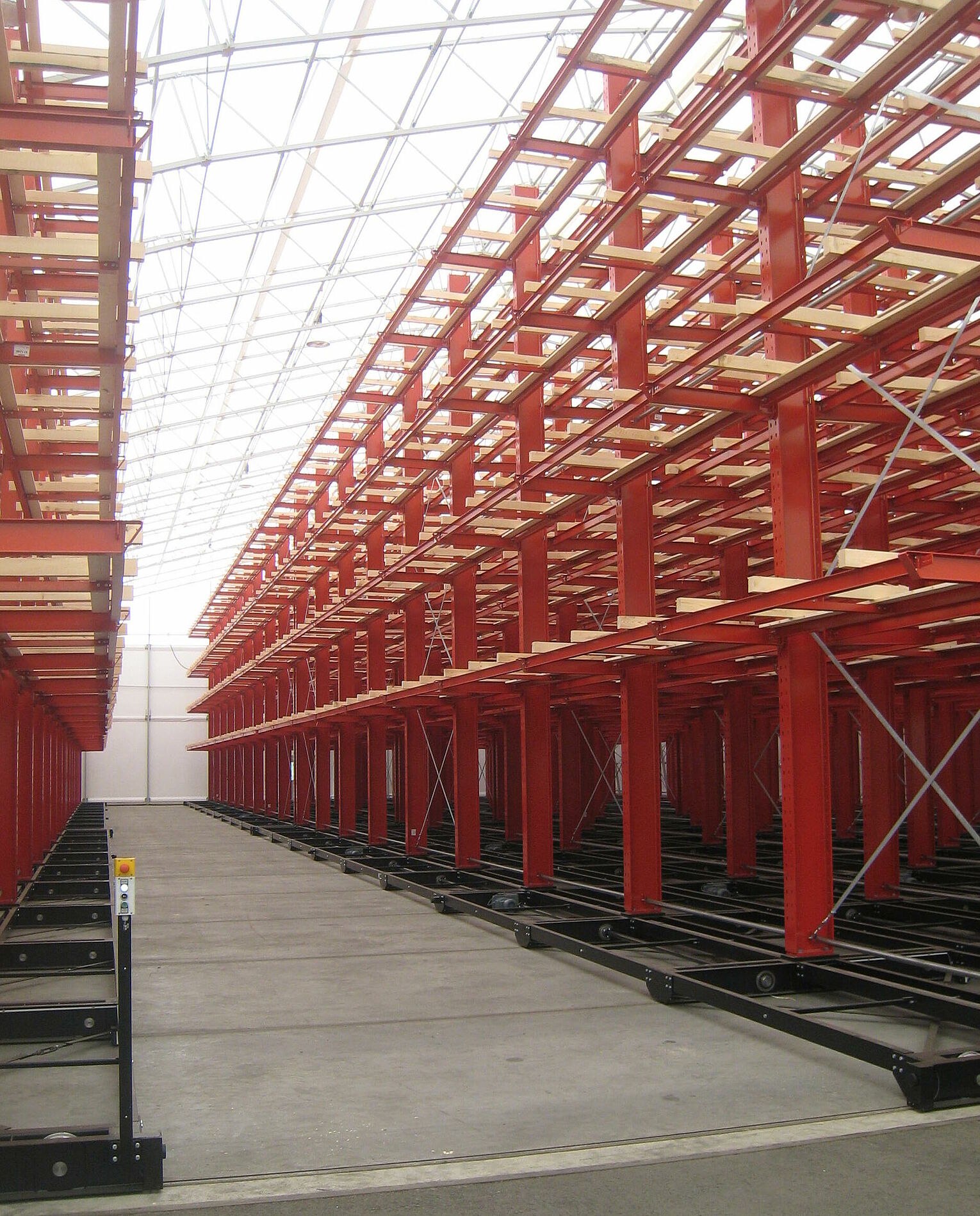 [Translate "Niederlande"] Mobile cantilever racking