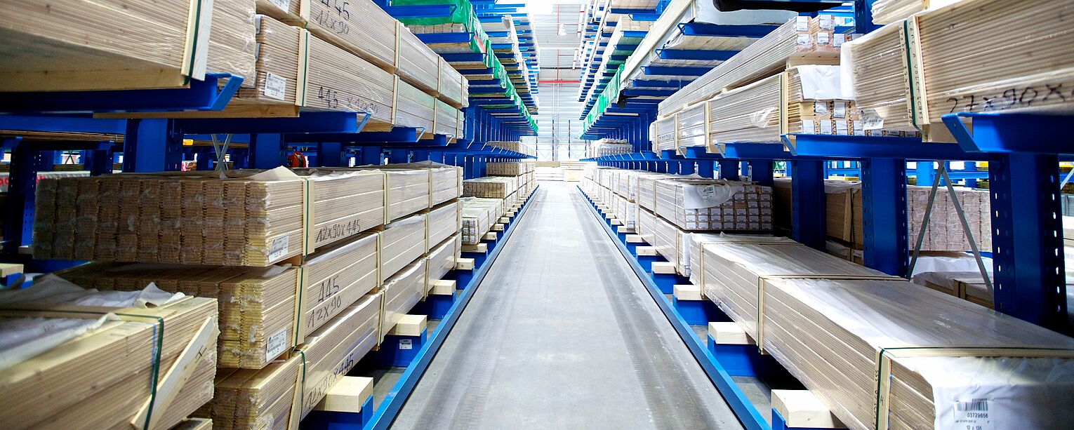 [Translate "Niederlande"] Cantilever racking for narrow aisle