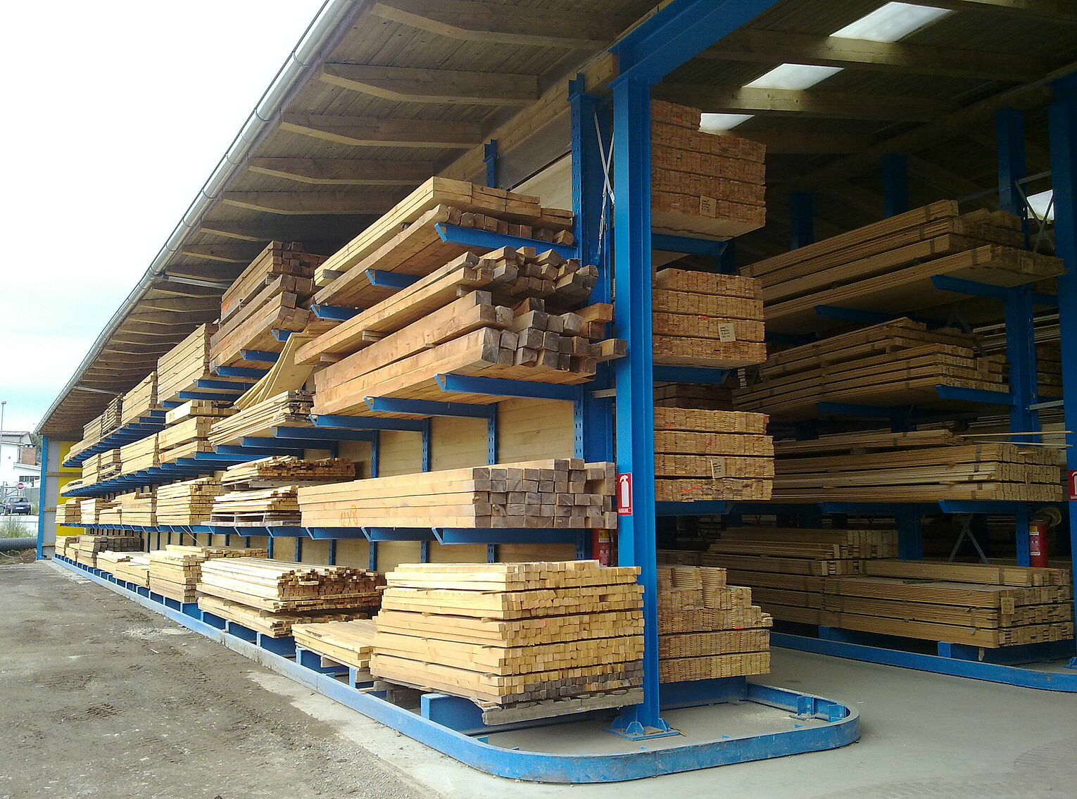 [Translate "Niederlande"] Rack-clad warehouse Cantilever racking