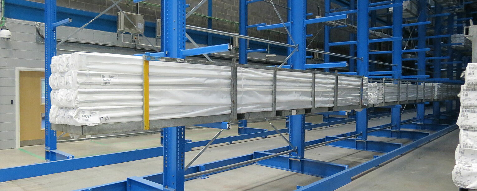 [Translate "Niederlande"] Cantilever racking for narrow aisle