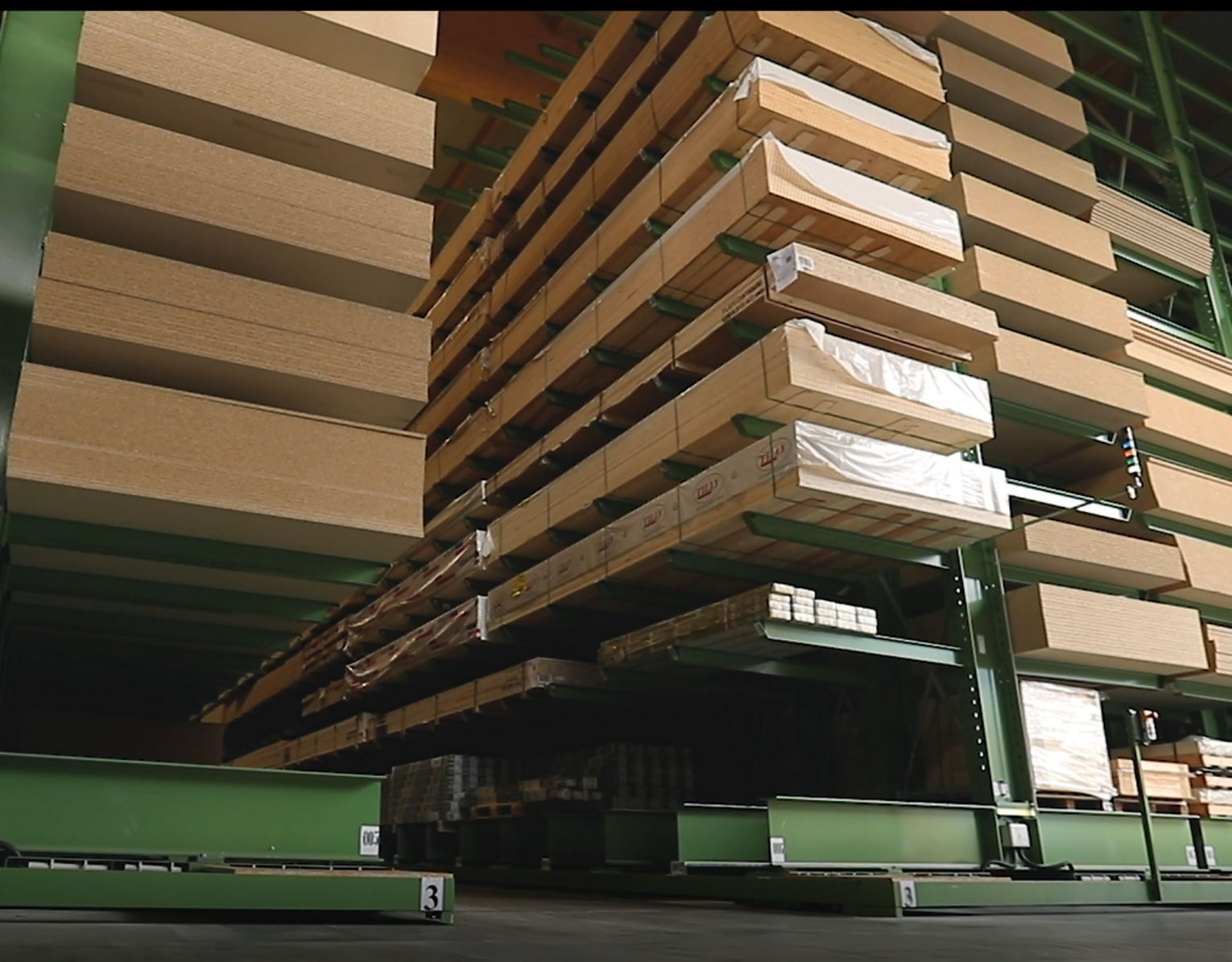 [Translate "Niederlande"] Mobile cantilever racking