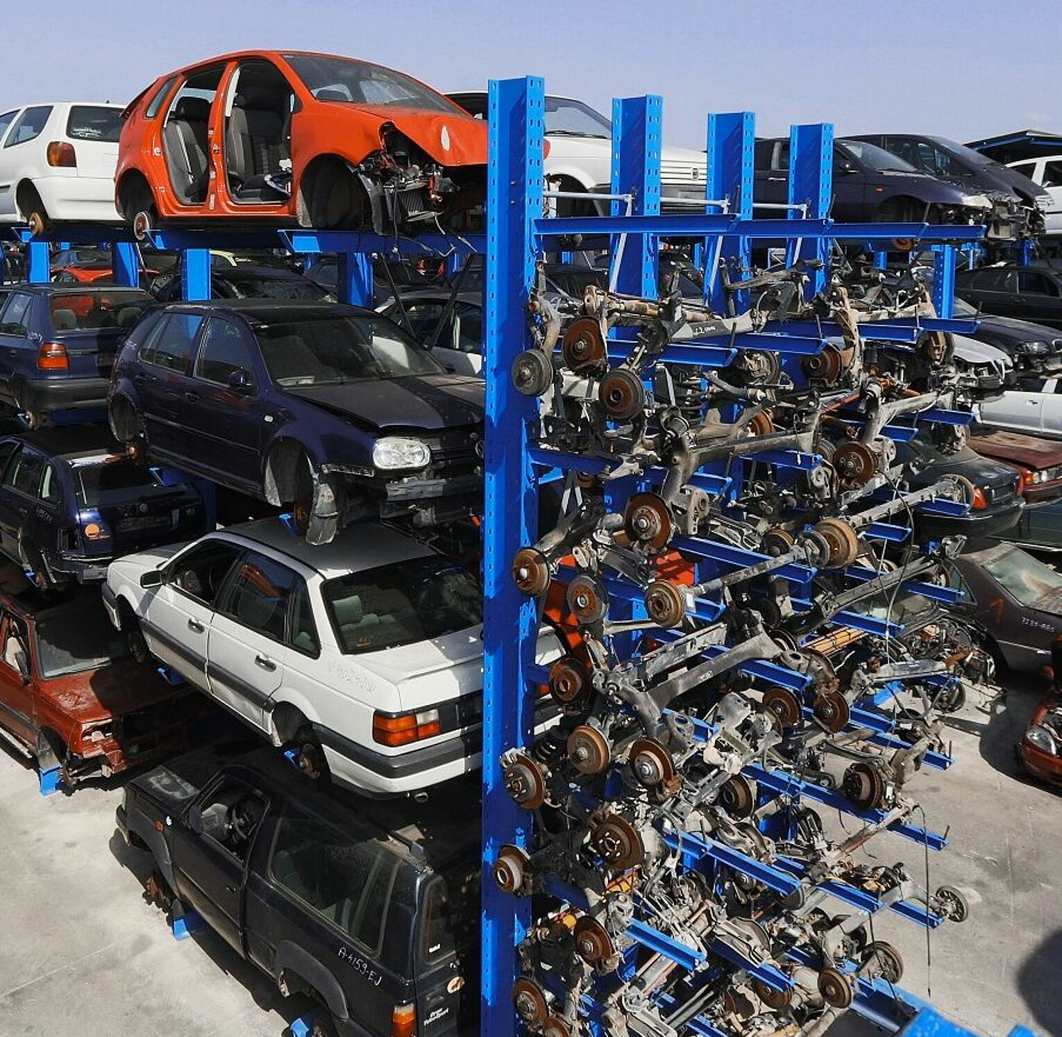 [Translate "Niederlande"] Cantilever racking Car dismantler