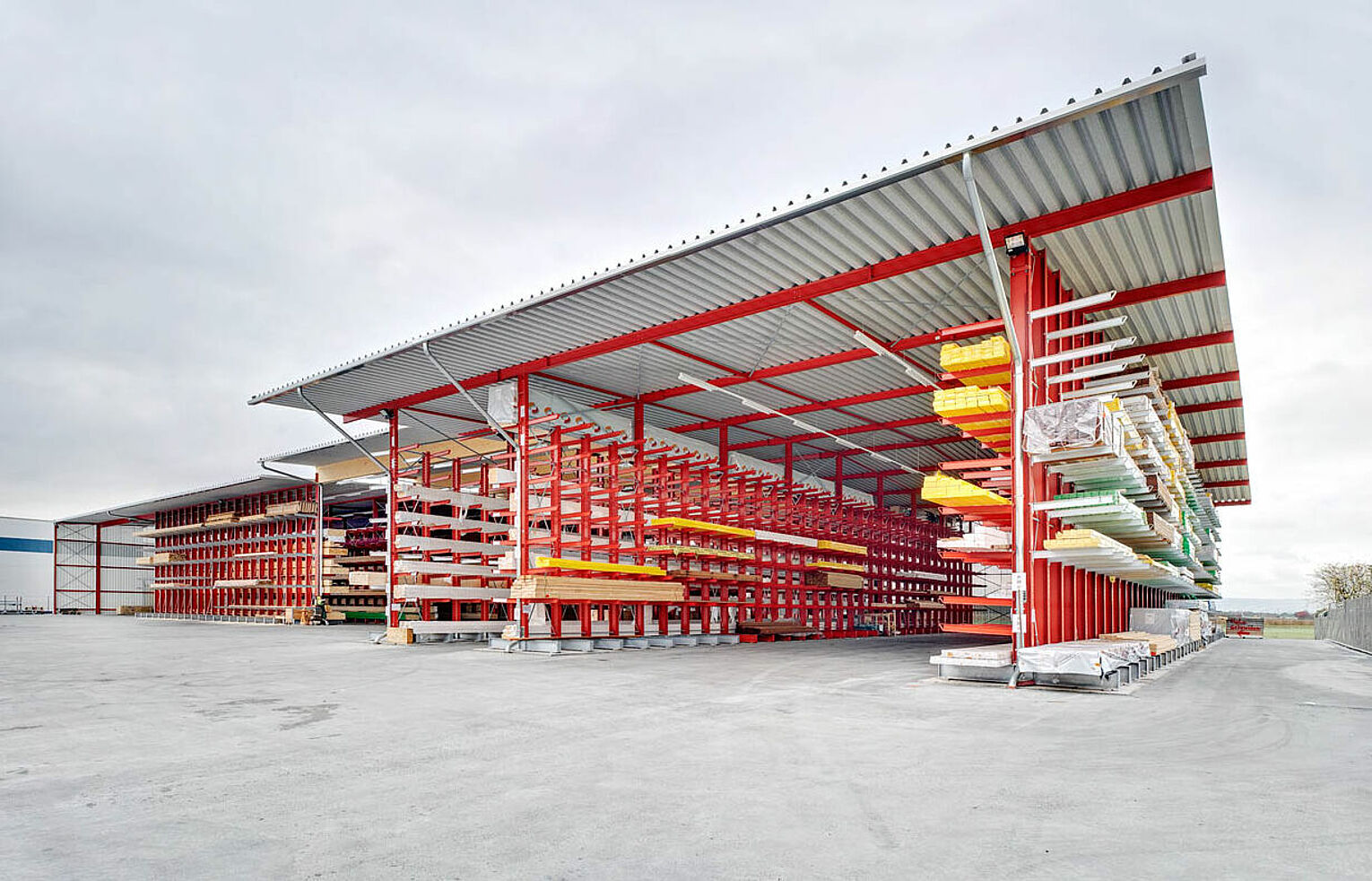 [Translate "Niederlande"] Rack-clad warehouse cantilever racking