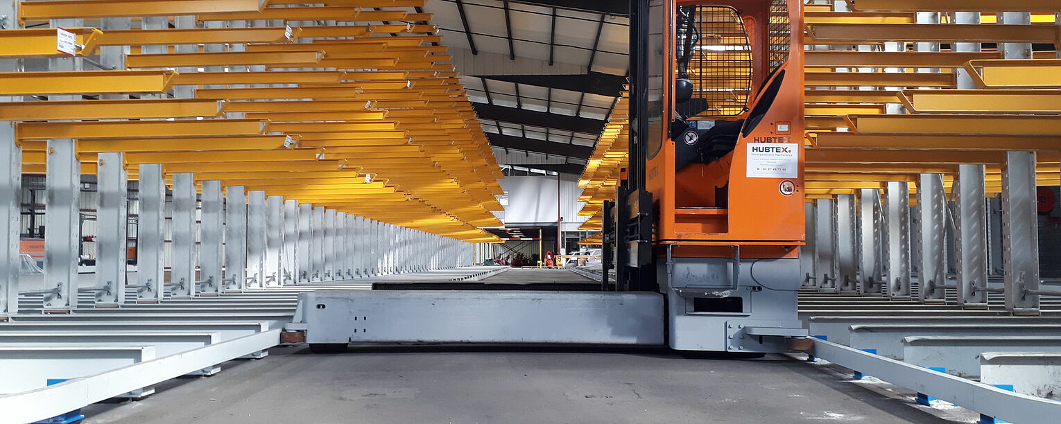 [Translate "Niederlande"] Cantilever racking for narrow aisle